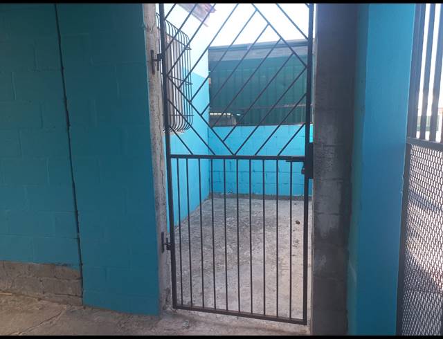 3 BEDROOM HOUSE FOR SALE IN ROCKLANDS